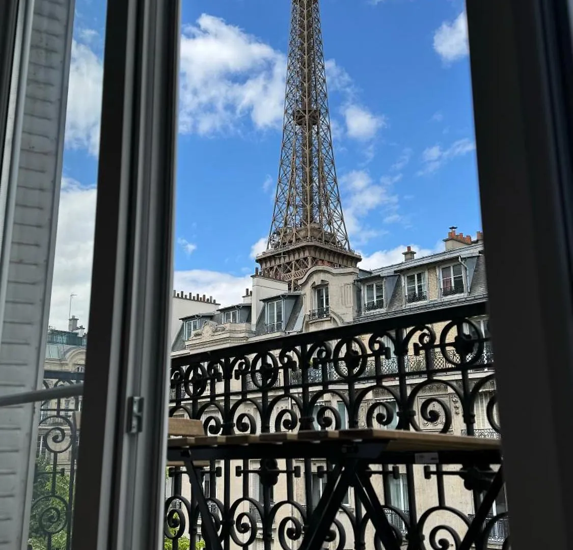 Tour Eiffel 120 M2 Apartment